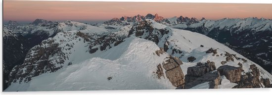WallClassics - Dibond - Bergtop met Sneeuw - 120x40 cm Foto op Aluminium (Met Ophangsysteem)