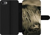 Bookcase Geschikt voor iPhone SE 2020 telefoonhoesje - Schotse Hooglander - Dieren - Haar - Met vakjes - Wallet case met magneetsluiting