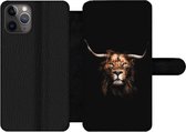Bookcase Geschikt voor iPhone 11 Pro telefoonhoesje - Leeuw - Hoorn - Zwart - Met vakjes - Wallet case met magneetsluiting