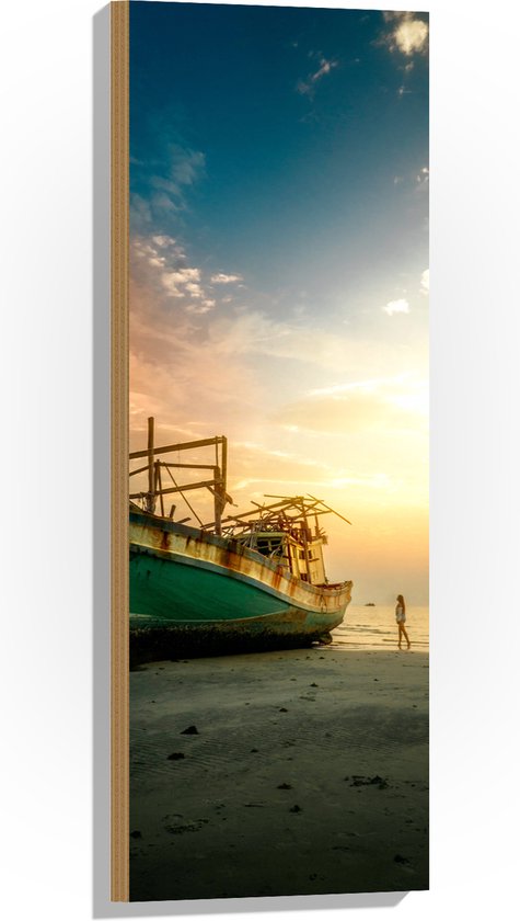 WallClassics - Hout - Oud Schip gestrand - 30x90 cm - 12 mm dik - Foto op Hout (Met Ophangsysteem)