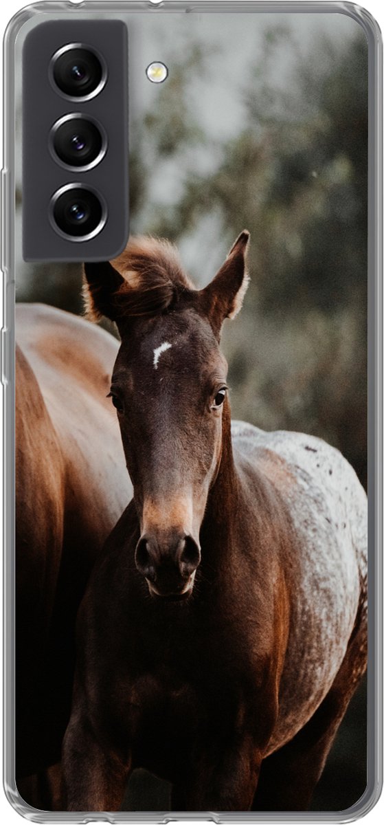 Telefoonhoesje Geschikt voor Samsung Galaxy S21 FE hoesje - Paarden - Bos - Berg - Siliconen Telefoonhoesje Telefoonhoesje