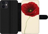 Bookcase Geschikt voor iPhone 12 telefoonhoesje - Close-up van een rode klaproos - Met vakjes - Wallet case met magneetsluiting