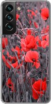 Geschikt voor Samsung Galaxy S22 Plus hoesje - Rode Klaprozen in een zwart wit afbeelding - Siliconen Telefoonhoesje