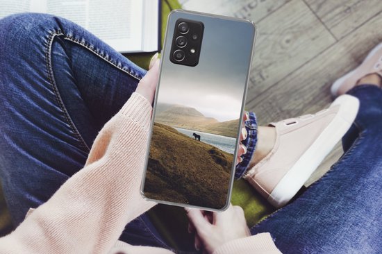 Telefoonhoesje Geschikt voor Samsung galaxy a73 hoesje - Paard - Berg - Landschap - Siliconen Telefoonhoesje Telefoonhoesje