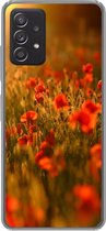 Geschikt voor Samsung Galaxy A53 5G hoesje - Oranje gloed over de Klaprozen in het veld - Siliconen Telefoonhoesje