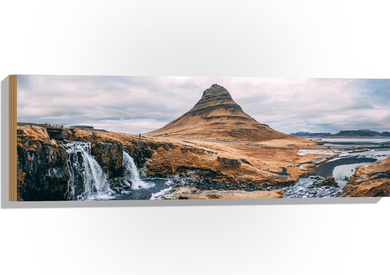 WallClassics - Hout - Watervalletje en Berg bij Rivier - 90x30 cm - 12 mm dik - Foto op Hout (Met Ophangsysteem)