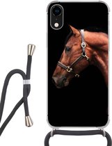 Hoesje met koord Geschikt voor iPhone XR - Paard - Licht - Halster - Siliconen - Crossbody - Backcover met Koord - Telefoonhoesje met koord - Hoesje met touw