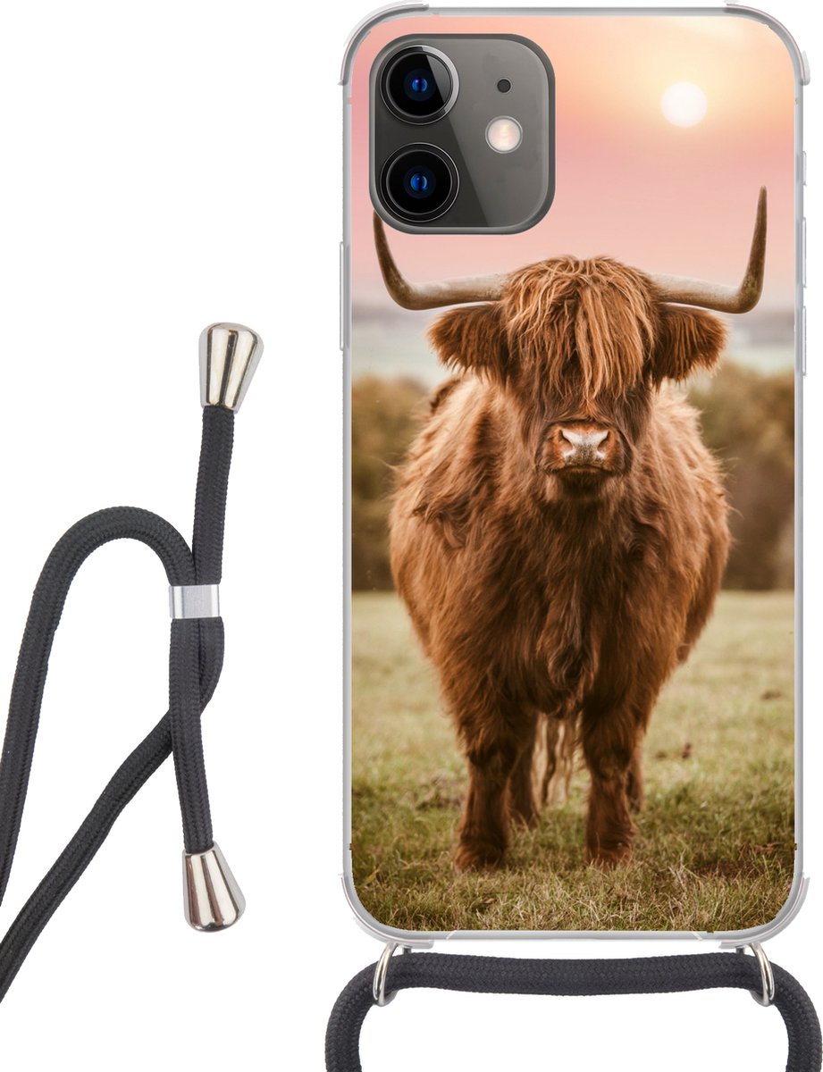 Telefoonhoesje Geschikt voor iPhone 12 Mini - Schotse hooglander - Zon - Lucht - Siliconen - Crossbody - Backcover met Koord - Telefoonhoesje met koord - Hoesje met touw Telefoonhoesje