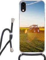 Hoesje met koord Geschikt voor iPhone XR - Trekker - Gras - Zonsondergang - Siliconen - Crossbody - Backcover met Koord - Telefoonhoesje met koord - Hoesje met touw