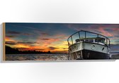 WallClassics - Hout - Schip op het Water met Oranje Lucht - 90x30 cm - 12 mm dik - Foto op Hout (Met Ophangsysteem)