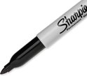 Close-up van de punt van een zwarte Sharpie permanente marker.