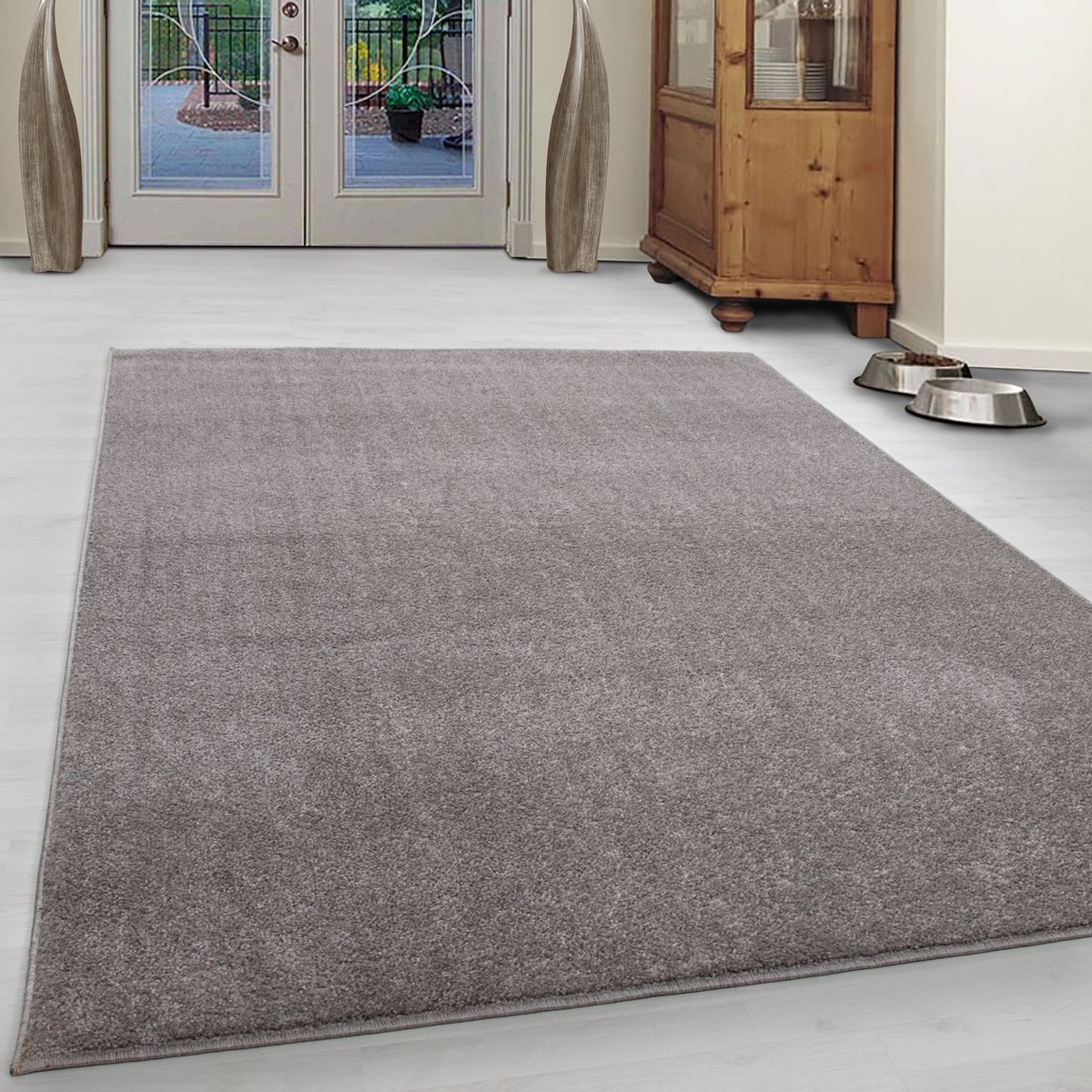 Flycarpets Liam Effen Beige Vloerkleed - Voor binnen - Laagpolig - 280x370 cm