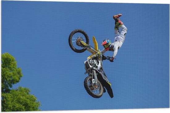 WallClassics - Vlag - Stunt BMX'er in de Lucht - 90x60 cm Foto op Polyester Vlag