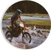 WallClassics - PVC Schuimplaat Muurcirkel - Motorcrosser door Riviertjes Rijdend - 20x20 cm Foto op Muurcirkel (met ophangsysteem)