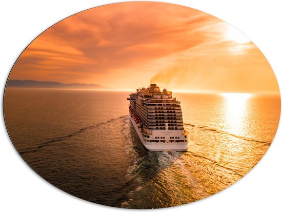 WallClassics - Dibond Ovaal - Cruiseschip op Water bij Zachte Zonsondergang - 108x81 cm Foto op Ovaal (Met Ophangsysteem)