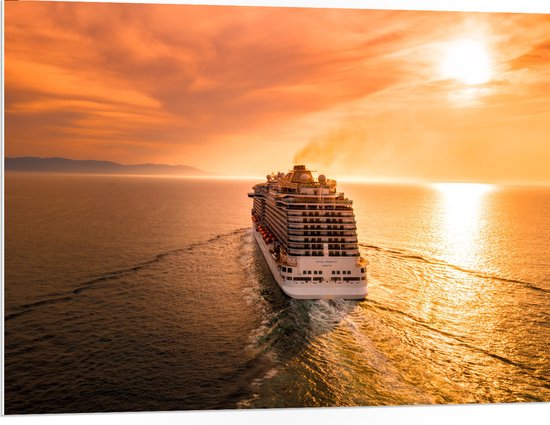 WallClassics - PVC Schuimplaat - Cruiseschip op Water bij Zachte Zonsondergang - 100x75 cm Foto op PVC Schuimplaat (Met Ophangsysteem)