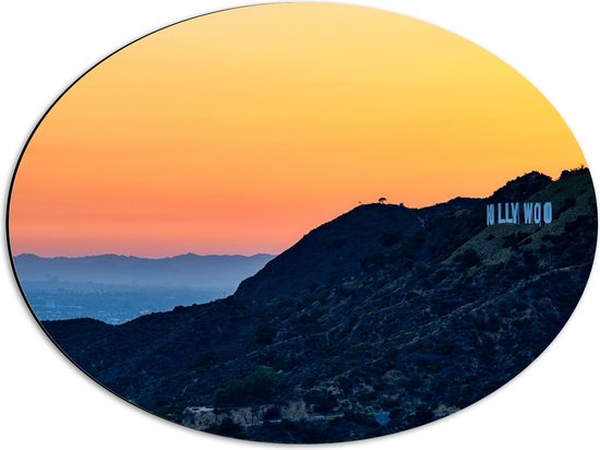 WallClassics - Dibond Ovaal - Hollywood Sign met Zonsondergang - 56x42 cm Foto op Ovaal (Met Ophangsysteem)