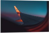 WallClassics - Acrylglas - Vliegtuigvleugel tegen de Nacht - 75x50 cm Foto op Acrylglas (Met Ophangsysteem)