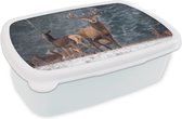 Broodtrommel Wit - Lunchbox - Brooddoos - Bosdieren - Hert - Landschap - Winter - Sneeuw - Natuur - 18x12x6 cm - Volwassenen