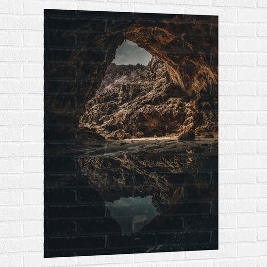 WallClassics - Muursticker - Grot Spiegelend in Water - 80x120 cm Foto op Muursticker