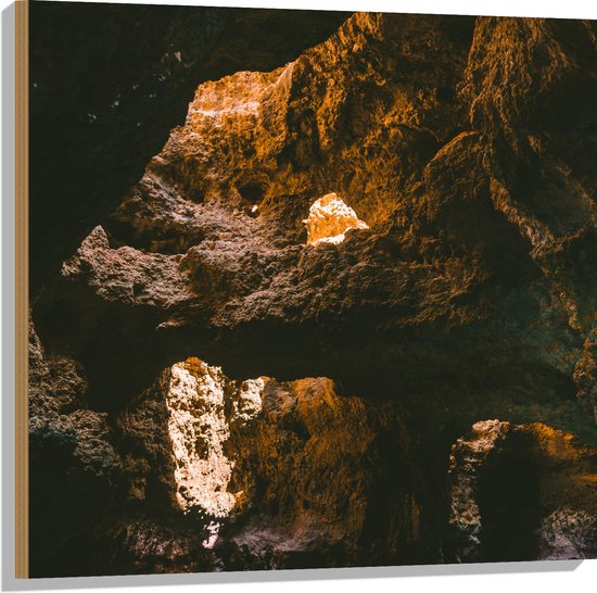 WallClassics - Hout - Grot met Zonlicht van Boven - 80x80 cm - 12 mm dik - Foto op Hout (Met Ophangsysteem)