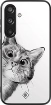 Casimoda® hoesje - Geschikt voor Samsung Galaxy S24 - Peekaboo Kat - Luxe Hard Case Zwart - Backcover telefoonhoesje - Wit