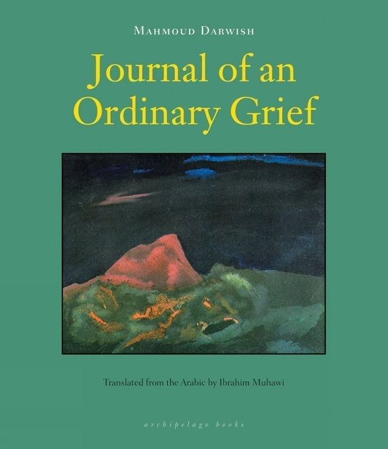 Livre "Journal of an Ordinary Grief" de Mahmoud Darwish, avec une peinture d'une montagne rose dans une nuit sombre.
