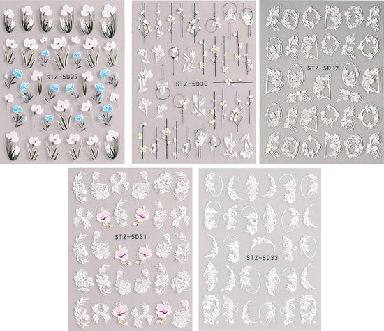 Collage van vijf vellen nagelstickers met witte bloemen, takken en geometrische patronen.