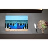Inductieplaat Beschermer - Blauwe Orgami Boot Gestrand op het Strand aan de Zee - 70x50 cm - 2 mm Dik - Inductie Beschermer - Bescherming Inductiekookplaat - Kookplaat Beschermer van Wit Vinyl