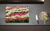 Inductieplaat Beschermer - Bloeiend Bloemenveld van Verschillende Kleuren Bloemen in de Lente - 70x51 cm - 2 mm Dik - Inductie Beschermer - Bescherming Inductiekookplaat - Kookplaat Beschermer van Wit Vinyl