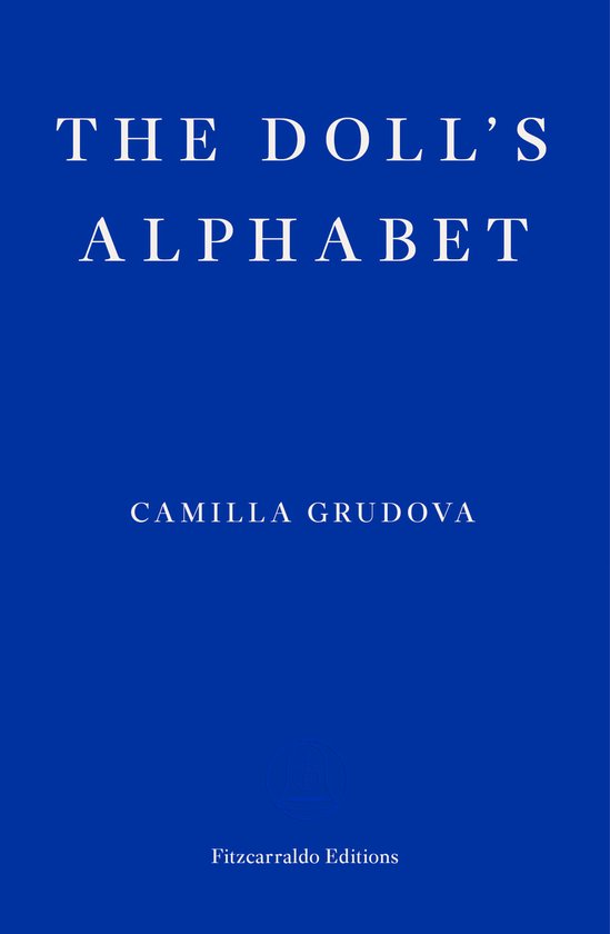 Boekomslag met de titel 'THE DOLL'S ALPHABET' in witte letters op een blauwe achtergrond, met de naam van de auteur en uitgever onderaan.