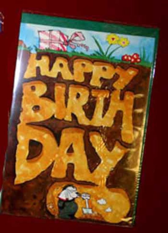 9 stuks Grote Maxi Kaarten met gekleurde Enveloppen - 1 Designs Happy Birthday - 21,5 x 31,5cm