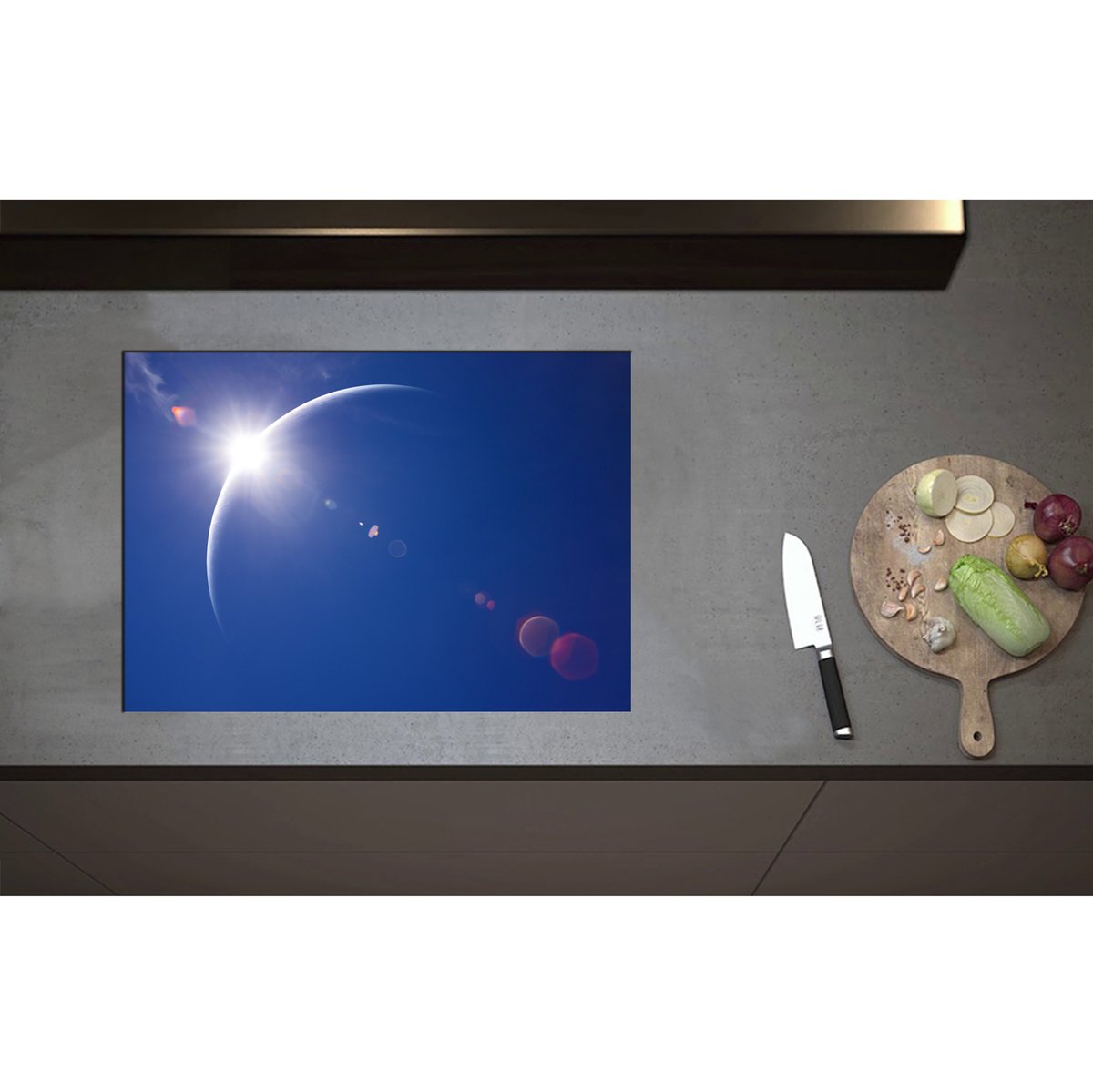 Inductieplaat Beschermer - Begin van Zonsverduistering bij Heldere Blauwe Lucht - 70x50 cm - 2 mm Dik - Inductie Beschermer - Bescherming Inductiekookplaat - Kookplaat Beschermer van Zwart Vinyl