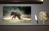 Inductieplaat Beschermer - Baby Olifant Spelend in Meer in Regenwoud - 85x51 cm - 2 mm Dik - Inductie Beschermer - Bescherming Inductiekookplaat - Kookplaat Beschermer van Wit Vinyl