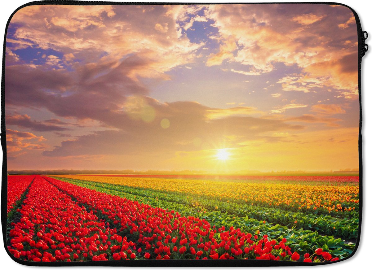 Laptophoes 13 inch 34x24 cm - Landschappen Nederland - Macbook & Laptop sleeve Tulpenveld met zonsondergang - Laptop hoes met foto