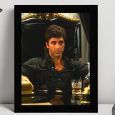 Tony Montana Ingelijste Handtekening – 15 x 10cm In Klassiek Zwart Frame – Gedrukte handtekening – Scarface - The World Is Yours - Al Pacino