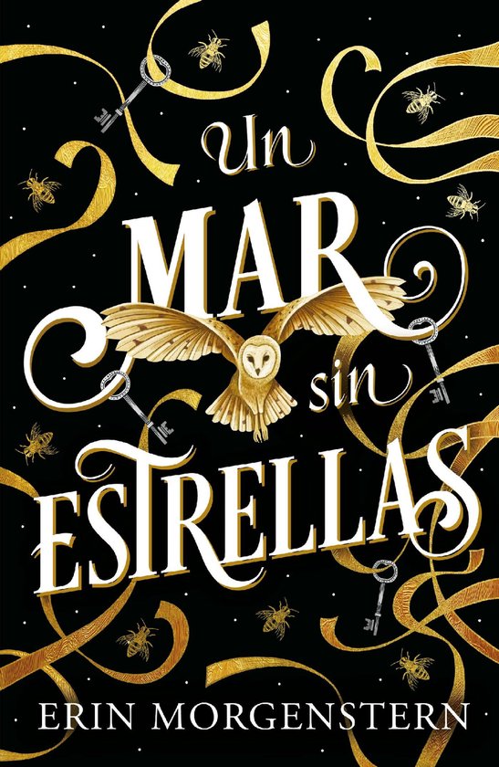 Couverture du livre 'Un mar sin estrellas' avec un hibou, des clés et des abeilles sur fond noir.