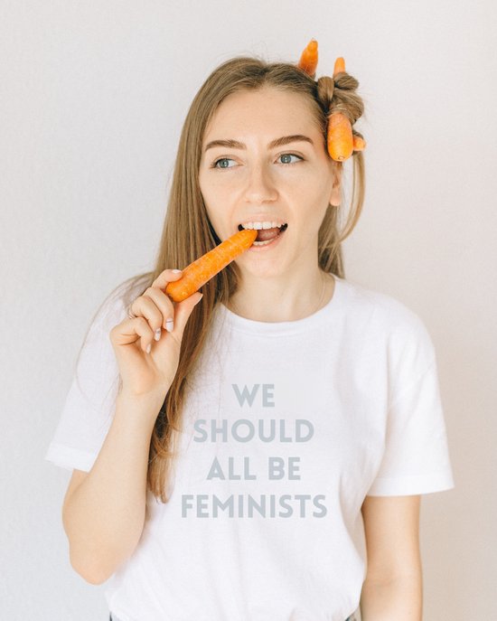 T-shirt - Merk: June Spring - Maat: L / Large - Print: WE SHOULD ALL BE FEMINISTS - Wit Shirt voor Dames - T-shirt met Print - Vrouwen Shirt - Hoge Kwaliteit - Luxe T-Shirt met print 