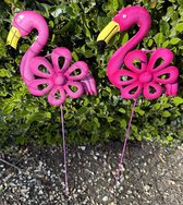 Metalen deco tuinstekers "Flamingo's met deco windmolen" - Set van 2 stuks - roze en licht roze - hoogte 60 x 20 x 1 cm - Tuinaccessoires - Tuindecoratie – Tuinstekers