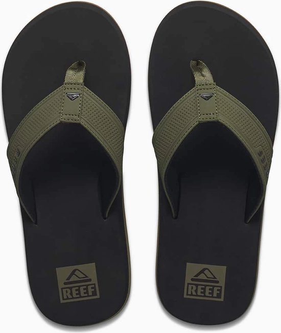 Paar zwarte slippers met olijfgroene banden, zwart voetbed en REEF-logo.