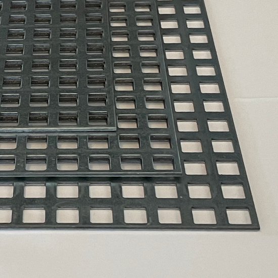 Tôle perforée en acier galvanisé Carré - 2mm, 300x300mm