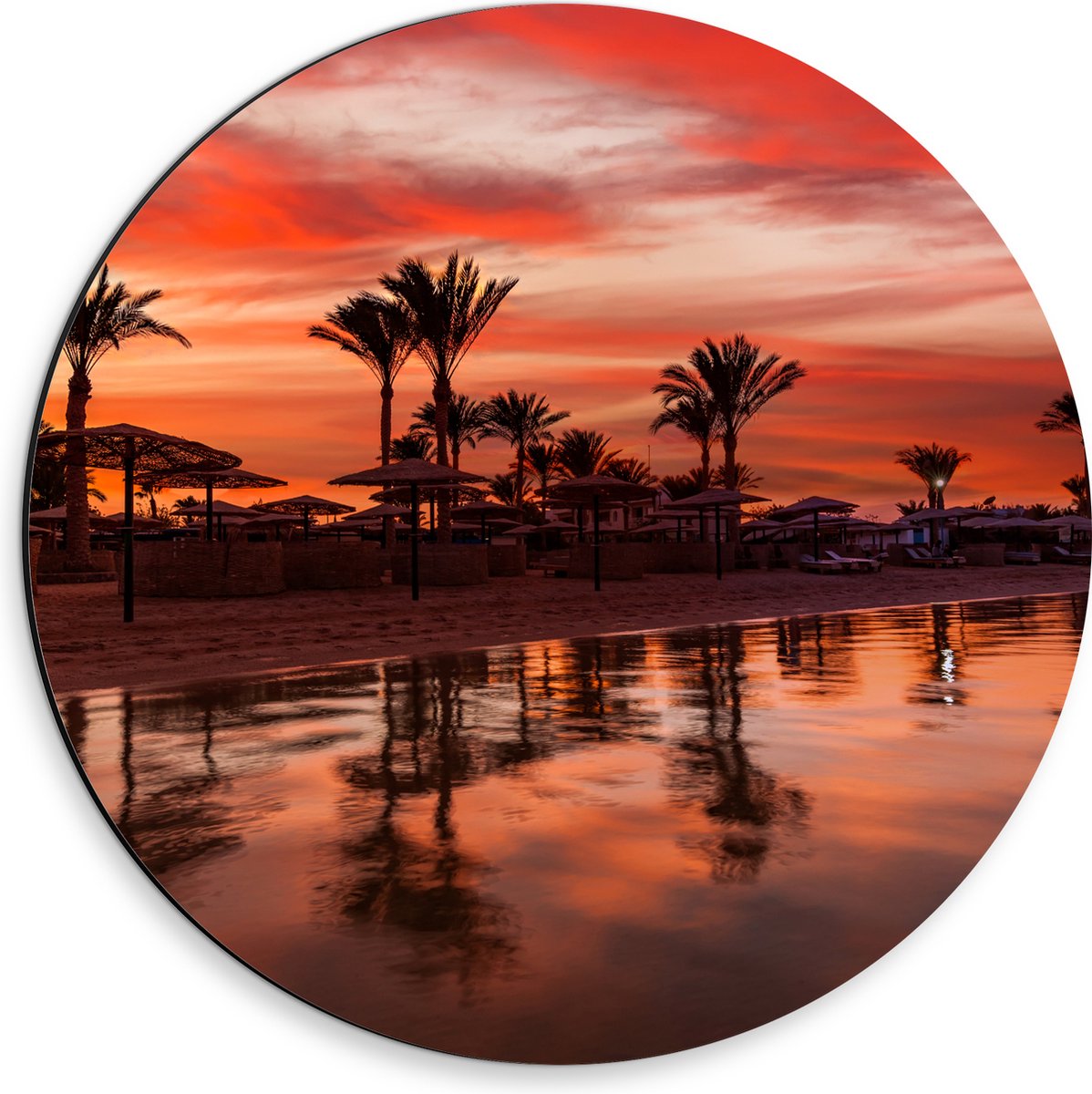 Dibond Muurcirkel - Strand - Zee - Zonsondergang - Parasols - Palmbomen - 30x30 cm Foto op Aluminium Muurcirkel (met ophangsysteem)