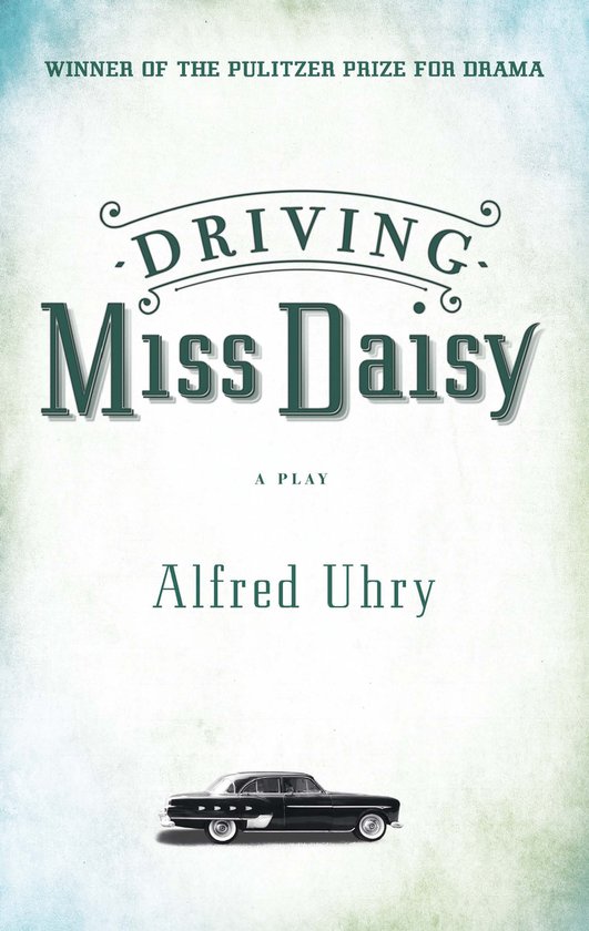 Boekcover 'Driving Miss Daisy', een toneelstuk van Alfred Uhry, winnaar van de Pulitzerprijs voor drama, met een illustratie van een zwarte oldtimer.