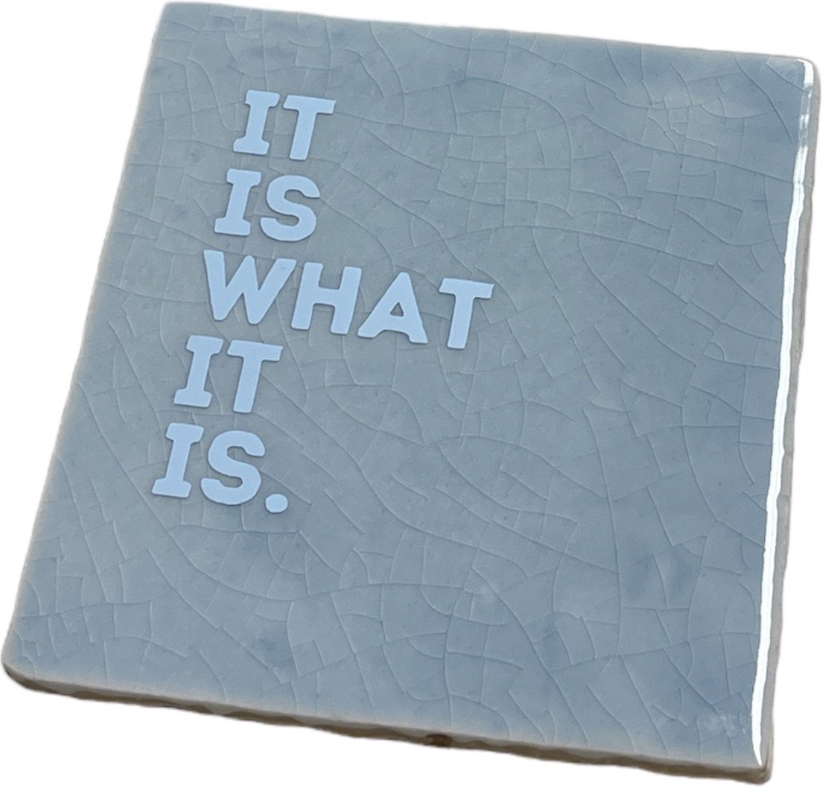 Hippe tegeltje met tekst: It is what it is | Serenity met pastel blauw | Gepersonaliseerde cadeau | Hippe Spreuktegel | Nieuwe woning cadeau | Housewarming cadeau