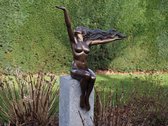 Tuinbeeld - brons - Vrouw met vogel - Bronzen beeld - 80 cm hoog - bronzartes