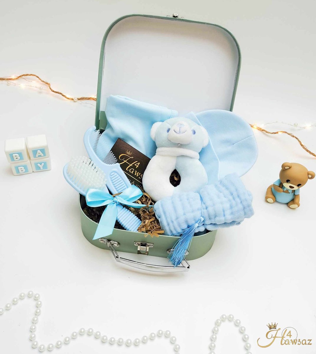 Goedkoopste Kraamcadeau 7 stuks Blauw - Hawsaz.nl kraamcadeaus - Babygeschenkset - Babyverzorging - Kam en borstel - Baby koffertje - Gepersonaliseerde cadeaus - Slabbetje - Baby knuffel doekje - Geboortecadeau - Genderneutraal - Babyset
