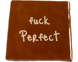 Hippe tegeltje met tekst: Fuck Perfect | Roest met beige | Gepersonaliseerde cadeau | Hippe Spreuktegel | Nieuwe woning cadeau | Housewarming cadeau