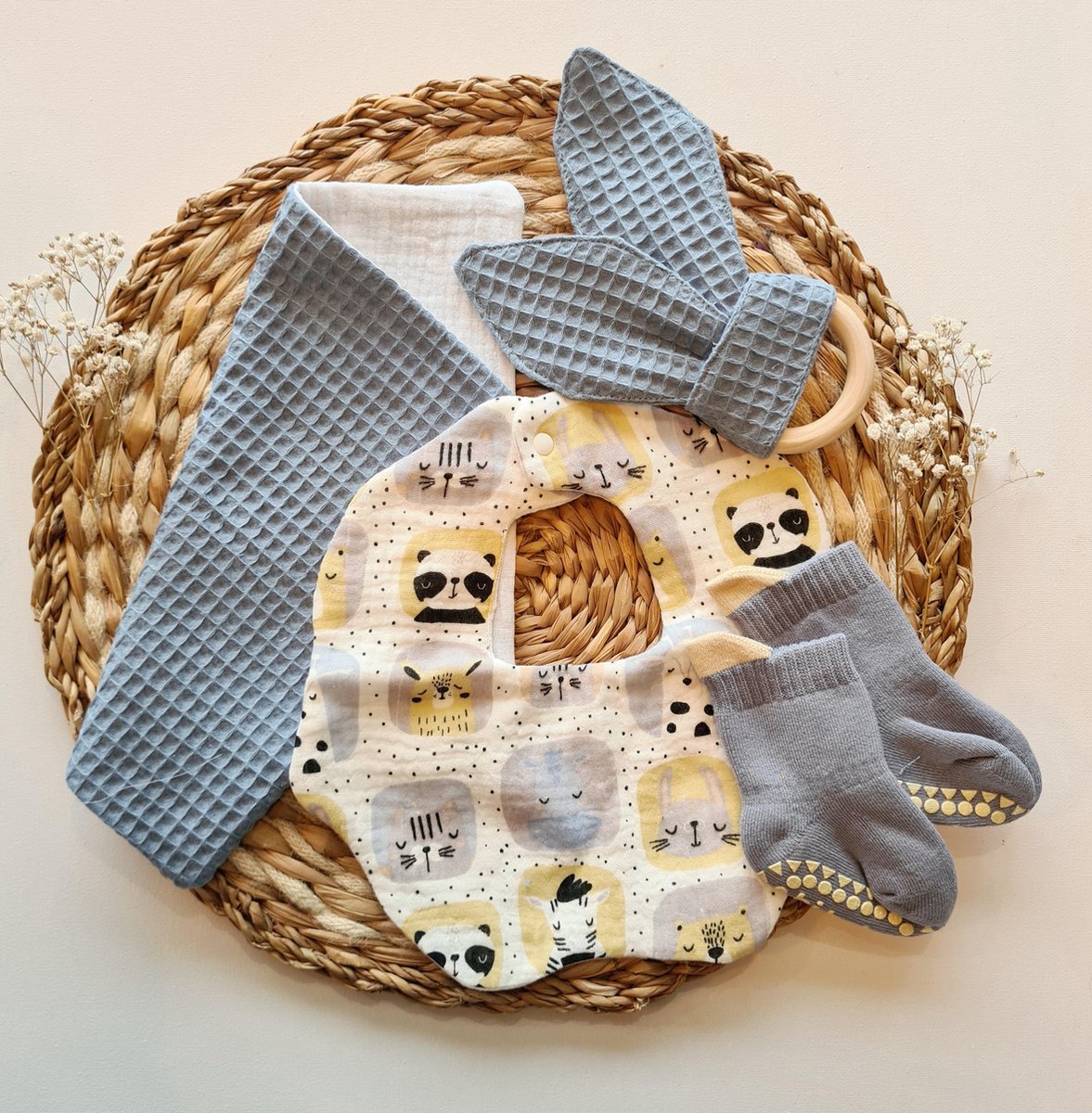 Goedkoopste Kraamcadeau jongen - kraamcadeau handgemaakt - baby geschenkset jongen - bijtring