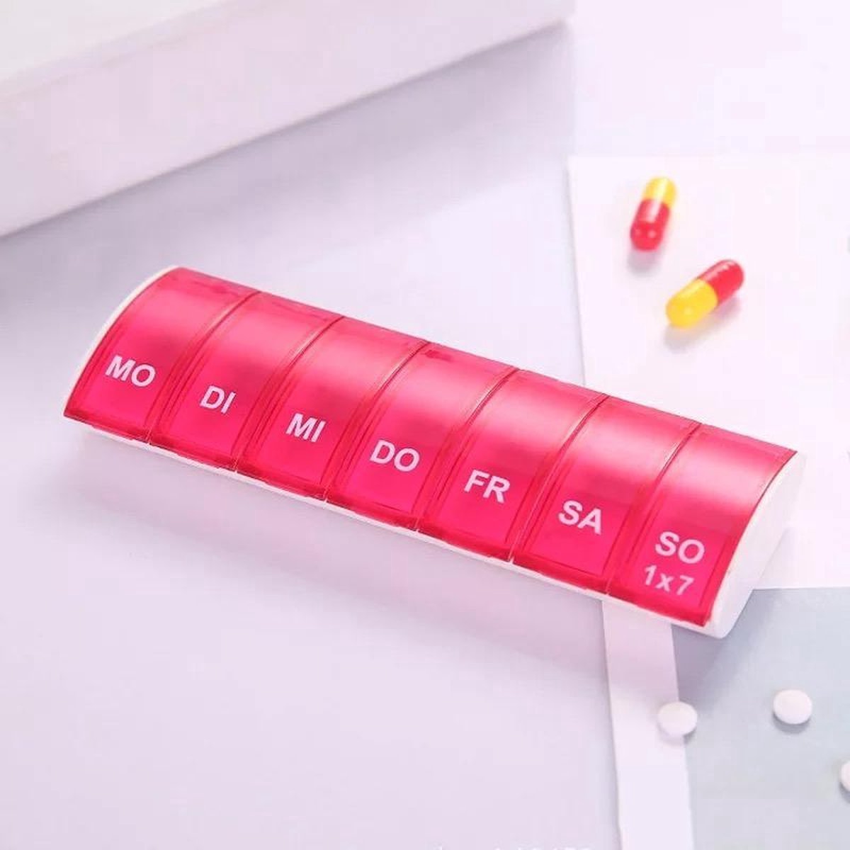 Goedkoopste Medicijnen doosje - Pillendoos - Week - 7 Compartimenten - Roze - 7 dagen - 1 WEEK - van Heble®