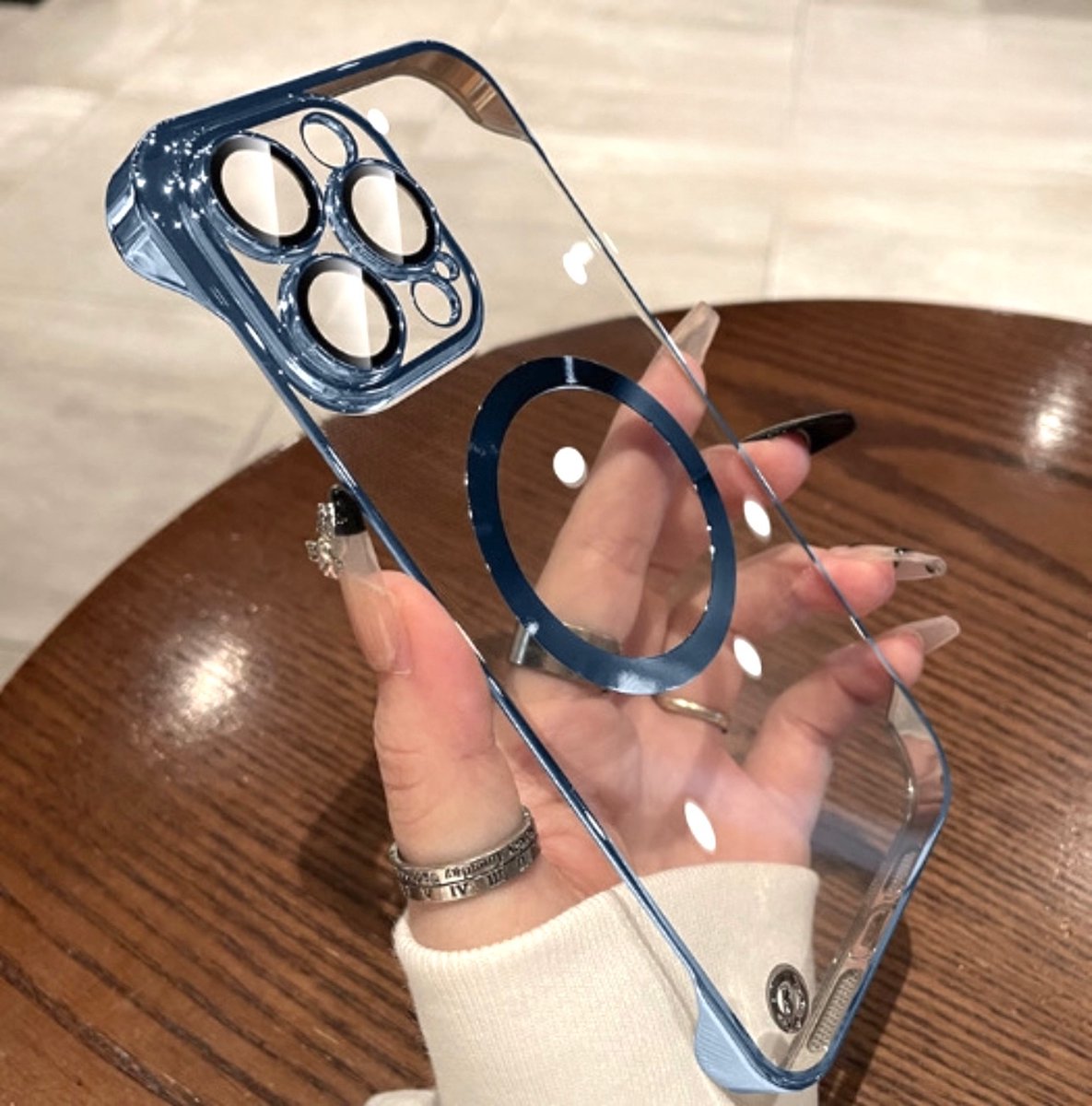 iPhone 15 Pro Max Kristal Magnetisch Hoesje Met Lensbeschermer Met Ring - Blauw - Magsafe - Magneet Case Met Ring iPhone 15 Pro Max transparant gekleurde rand - Luxe ontwerp - Nieuw